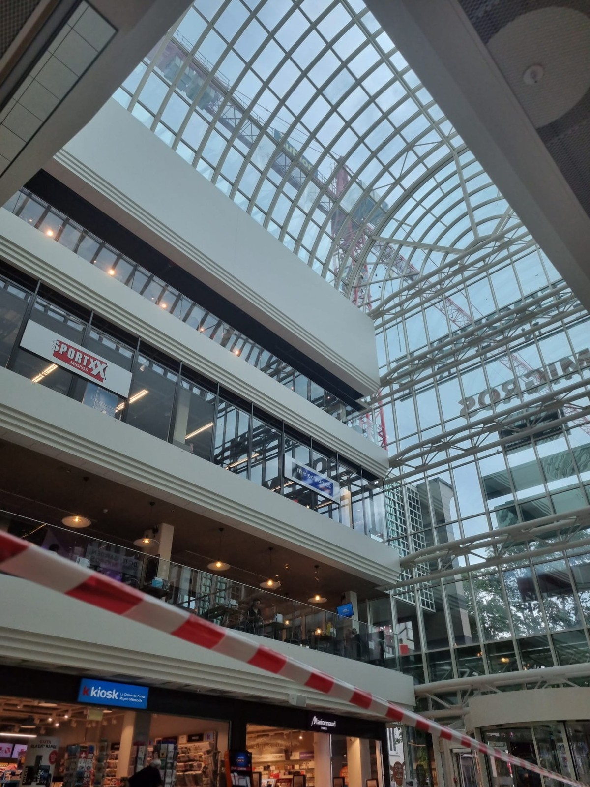 Migros Métropole Centre ravagé par une tempête.