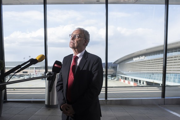 Bundespraesident Guy Parmelin spricht zu den Medien an einem Point de Presse ueber die Auswirkungen der Corona-Pandemie auf die Zuercher Wirtschaft, den Flughafen und den Tourismus, aufgenommen am Don ...