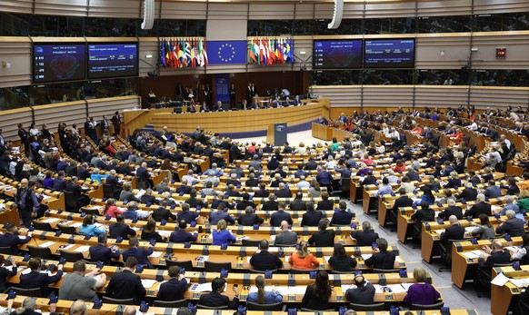 epa11270627 Members of European Parliament vote on an amendment of the Migration and Asylum package during a plenary session at the European Parliament in Brussels, Belgium, 10 April 2024. The Europea ...
