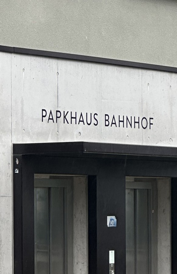 Parkhaus (Parkhaus) Fail am Bahnhof Schaffhausen