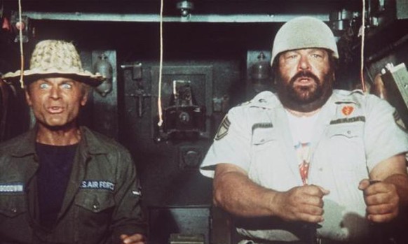 Influencerin zeigt, wie man einen verlassenen russischen Panzer wieder in Betrieb nimmt\nIn den frühen 80ern gab es eine sehenswerte Doku über die Bedienung von verlassenen, japanischen Panzer.