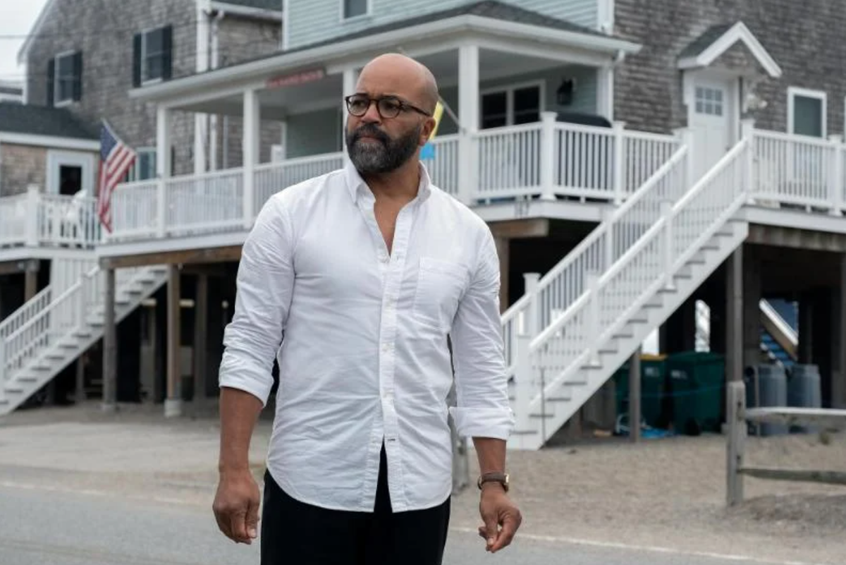 Jeffrey Wright incarne un écrivain et professeur fatigué par l'hypocrisie de milieu de l'édition.