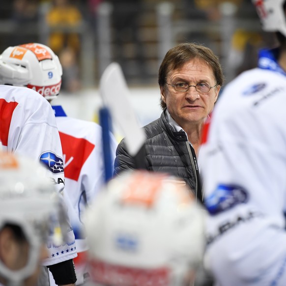 Zuerichs Cheftrainer Arno Del Curto im vierten Eishockey-Spiel der Abstiegsrunde der National League zwischen dem HC Davos und den ZSC Lions, am Dienstag, 19. Maerz 2019, in der Vaillant Arena in Davo ...