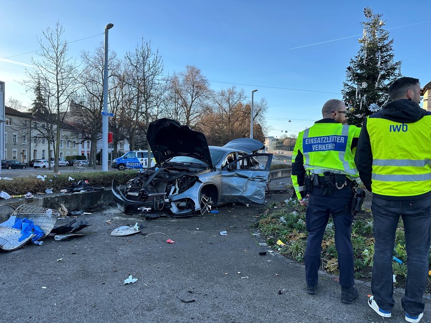 Das Auto erlitt Totalschaden.