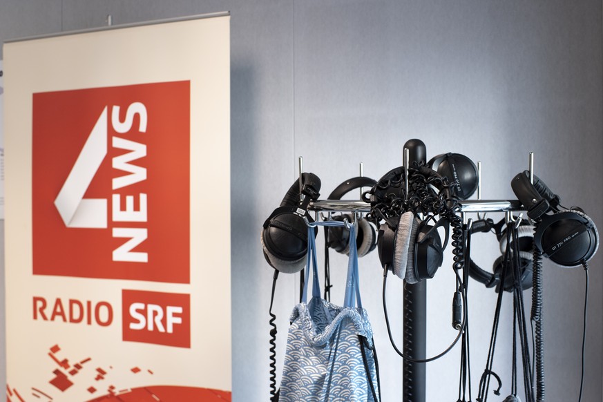 Kopfhoerer fotografiert in einem Studio von SRF 4 News, am Mittwoch, 12. September 2018 im SRF Studio in Bern. Im Studio Bern befindet sich die Abteilung Chefredaktion Radio, zu der auch das Radioprog ...