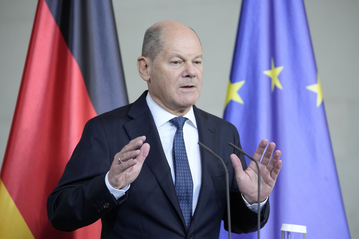 German Chancellor Olaf Scholz speaks during a joint press conference with Sweden's Prime Minister Ulf Kristersson in the chancellory in Berlin, Germany, Friday, Jan. 17, 2025. (AP Photo/Ebrahim N ...