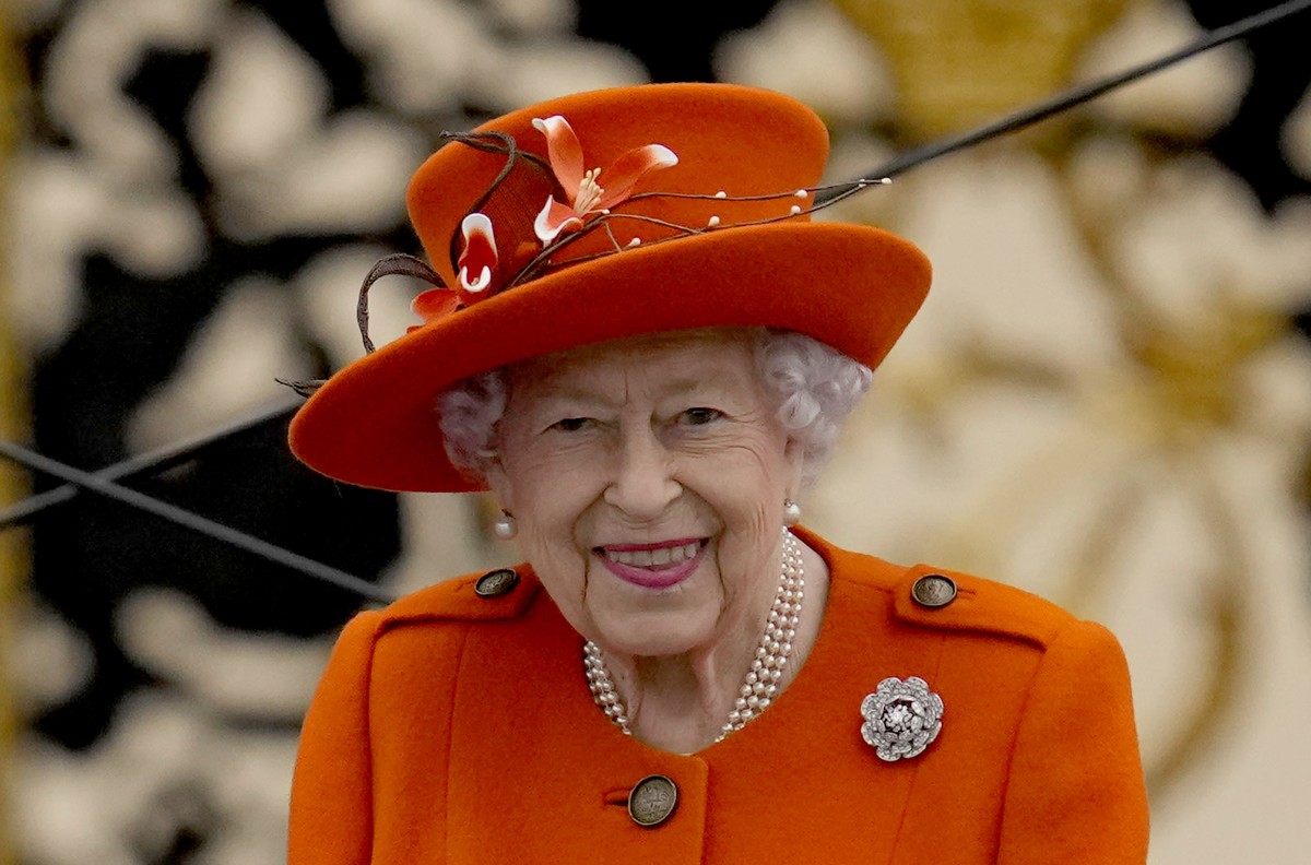 Britain's Queen Elizabeth II attends the Birmingham 2022 Commonwealth Games Queen's Baton Relay event outside Buckingham Palace in London, Thursday, Oct. 7, 2021. The city of Birmingham in E ...