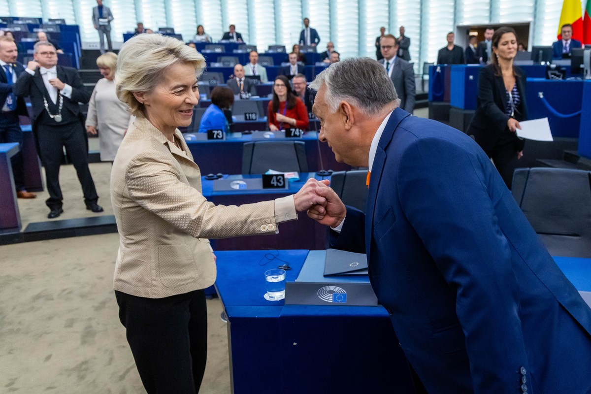 epa11650303 Hungarian Prime Minister Viktor Orban (R) greets European Commission President Ursula Von der Leyen (L) before delivering his speech at a plenary session for the presentation of the progra ...