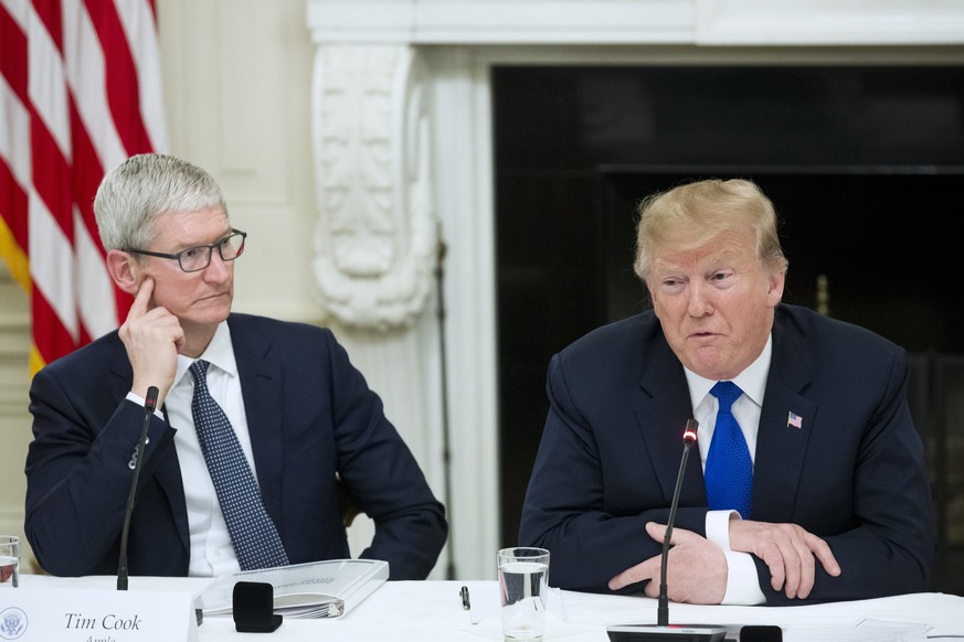 Apple-Chef Tim Cook (l.) und Donald Trump bei einem Treffen 2019 im Weissen Haus.