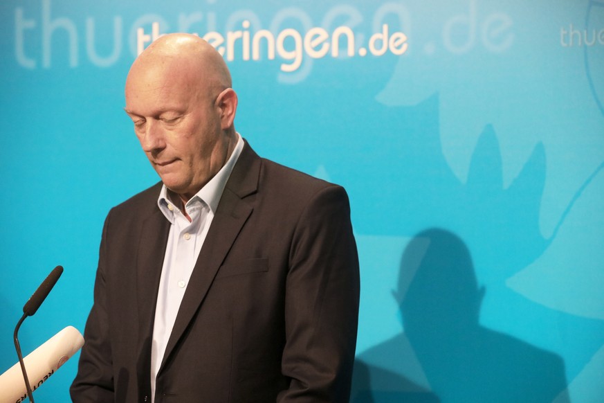 06.02.2020, Thüringen, Erfurt: Thomas Kemmerich (FDP), Ministerpräsident von Thüringen, gibt ein Statement in der Saatskanzlei. Der FDP-Kandidat Kemmerich war am 05.02.2020 im Thüringer Landtag überra ...