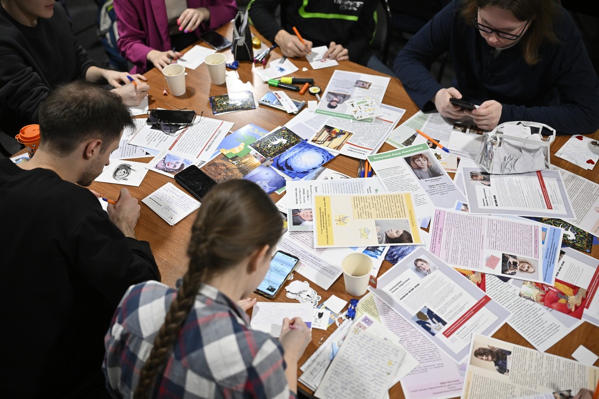 Muscovites write letters to political prisoners in the office of the liberal party Yabloko in Moscow, Russia, Thursday, Feb. 29, 2024. Yabloko hosts monthly letter-writing evenings across the country. ...
