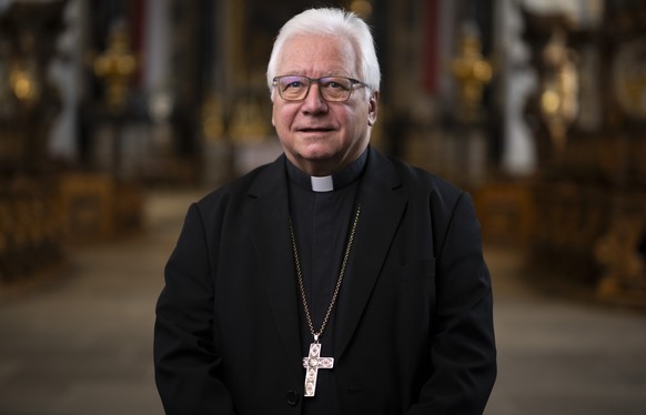 Der St. Galler Bischof Markus Buechel posiert fuer ein Portrait, aufgenommen am Donnerstag, 12. September 2024, in der Kathedrale in St. Gallen. (KEYSTONE/Gian Ehrenzeller)