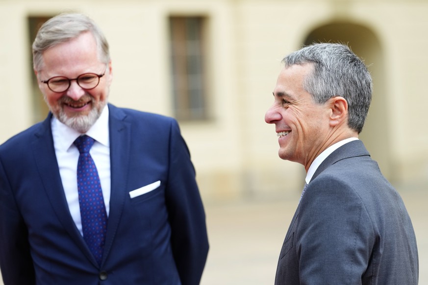 Czech Republic&#039;s Prime Minister Petr Fiala, left, welcomes Switzerland&#039;s President Ignazio Cassis during arrivals for a meeting of the European Political Community at Prague Castle in Prague ...