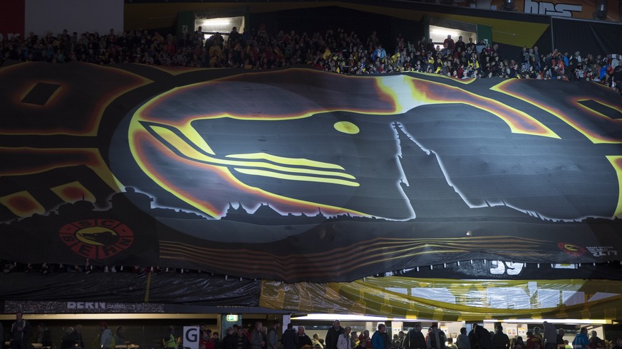 Fans von SC Bern in Aktion, beim Eishockey Meisterschaftsspiel der National League zwischen den SC Bern und dem HC Fribourg Gotteron, am Samstag, 9. September 2017, in der Postfinance Arena in Bern. ( ...