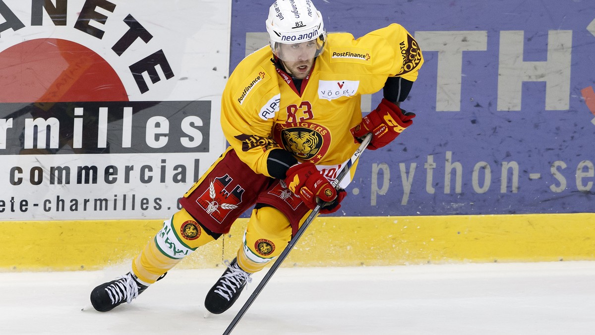 ARCHIVBILD ZUM ABGANG VON CHRIS DI DOMENICO BEI DEN SLC TIGERS ---- Tigers' centre Chris DiDomenico, of Canada, drives the puck, during the game of National League A (NLA) Swiss Championship betw ...