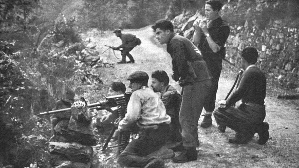 <p>Im Herbst 1944 befreiten Partisanenverbände ein beachtliches Gebiet rund um Domodossola von den Deutschen und Faschisten und gründeten eine eigene Republik, die gut einen Monat lang Bestand h ...