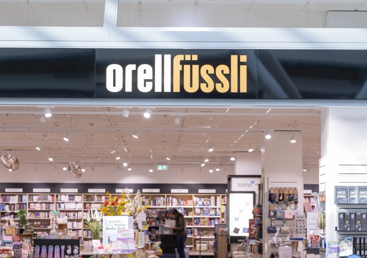 Ein Logo von Orell Fuessli ist beim Detailhaendler Buchhaendlers Orellfuessli im Einkaufszentrum Emmen Center angebracht, anlaesslich einer Begehung durch das Shopping Center am Dienstag, 11. Maerz 20 ...