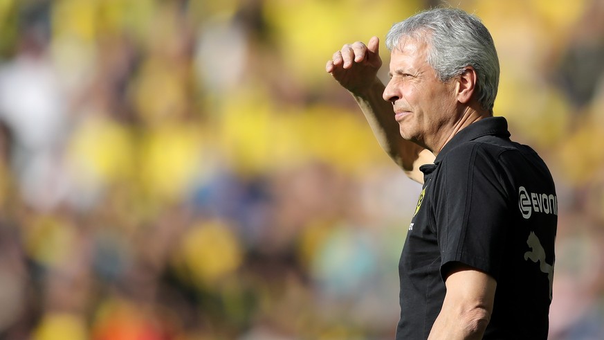 epa07074032 Dortmund&#039;s head coach Lucien Favre looks on during the German Bundesliga soccer match between Borussia Dortmund and FC Augsburg in Dortmund, Germany, 06 October 2018. EPA/FRIEDEMANN V ...