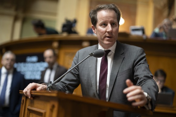 Thomas Aeschi, SVP-ZG, spricht waehrend der Fruehlingssession der Eidgenoessischen Raete, am Dienstag, 5. Maerz 2024 im Nationalrat in Bern. (KEYSTONE/Anthony Anex)