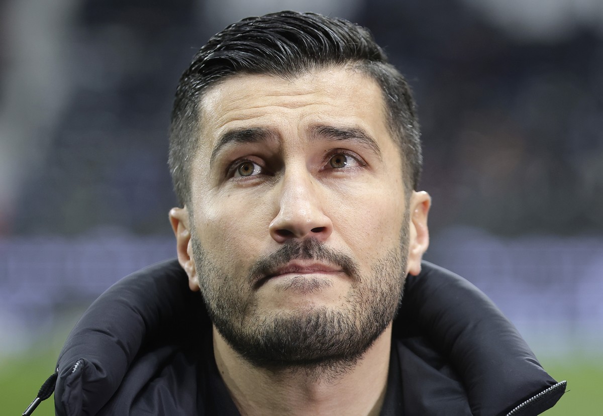 epa11831716 Head coach Nuri Sahin of Dortmund reacts before the German Bundesliga soccer match between Eintracht Frankfurt and Borussia Dortmund in Frankfurt, Germany, 17 January 2025. EPA/RONALD WITT ...