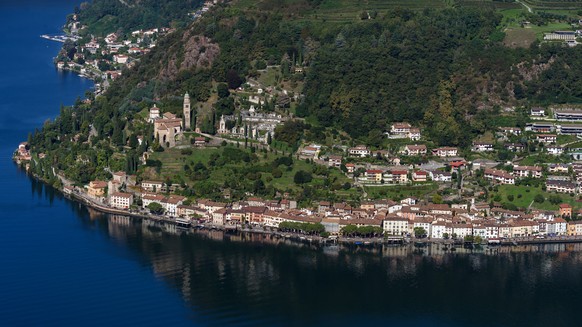 Panoramablick auf das Tessiner Dorf Morcote, aufgenommen am Mittwoch, 5. Oktober 2016. Das am Lago di Lugano gelegene Morcote gewinnt die Wahl zum ''schoensten Dorf der Schweiz'', eine Wahl, die von der Schweizer Illustrierten, Lillustre, Il Caffe und SRF organisiert wurde. Die Schweizerinnen und Schweizer waehlten Morcote mit grossem Abstand auf den 1. Platz, nicht zuletzt auch wegen dem Engagement der Dorfbewoher von Morcote, welche die Wahl unbedingt gewinnen wollten. (KEYSTONE/Ti-Press/Benedetto Galli)