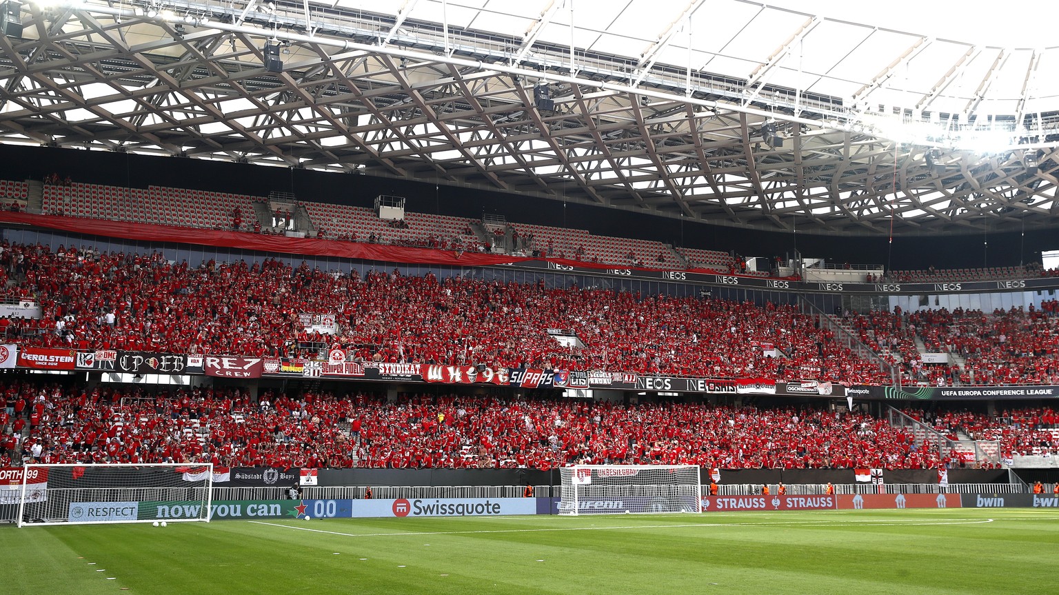 epa10170180 Cologne fans attend the UEFA Europa Conference League group D soccer match between OGC Nice and FC Cologne at Allianz Riviera stadium in Nice, France, 08 September 2022. EPA/SEBASTIEN NOGI ...