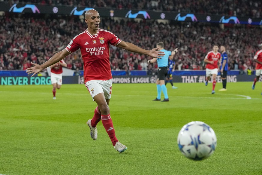 Benfica&#039;s Joao Mario celebrates after he scored his side&#039;s third goal during the Champions League group D soccer match between SL Benfica and Inter Milano at the Luz stadium in Lisbon, Wedne ...