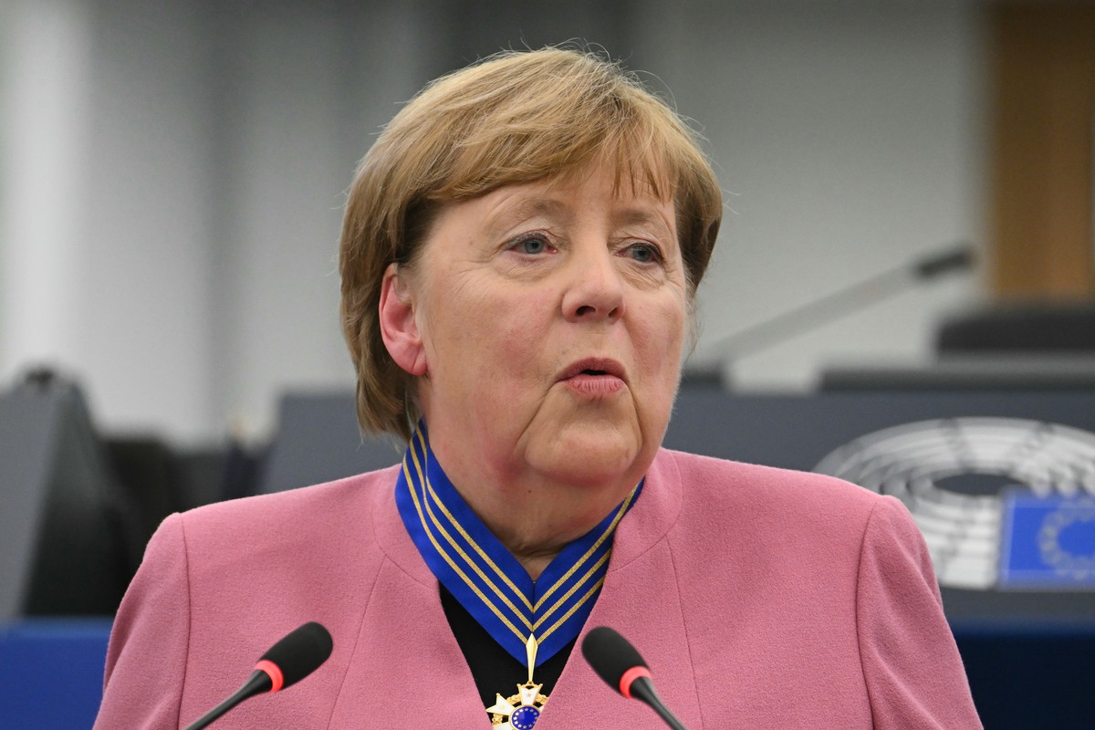 epa12973646 Former German Chancellor Angela Merkel delivers a speech after receiving the European Order of Merit during a ceremony to honour individuals who have made significant contributions to the  ...