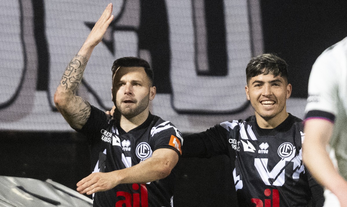 Lugano?s player Renato Steffen, left, celebrates the 2-0 during the Super League soccer match FC Lugano against FC Basel, at the Cornaredo Stadium in Lugano, Tuesday, April 2, 2024. (KEYSTONE/Ti-Press ...