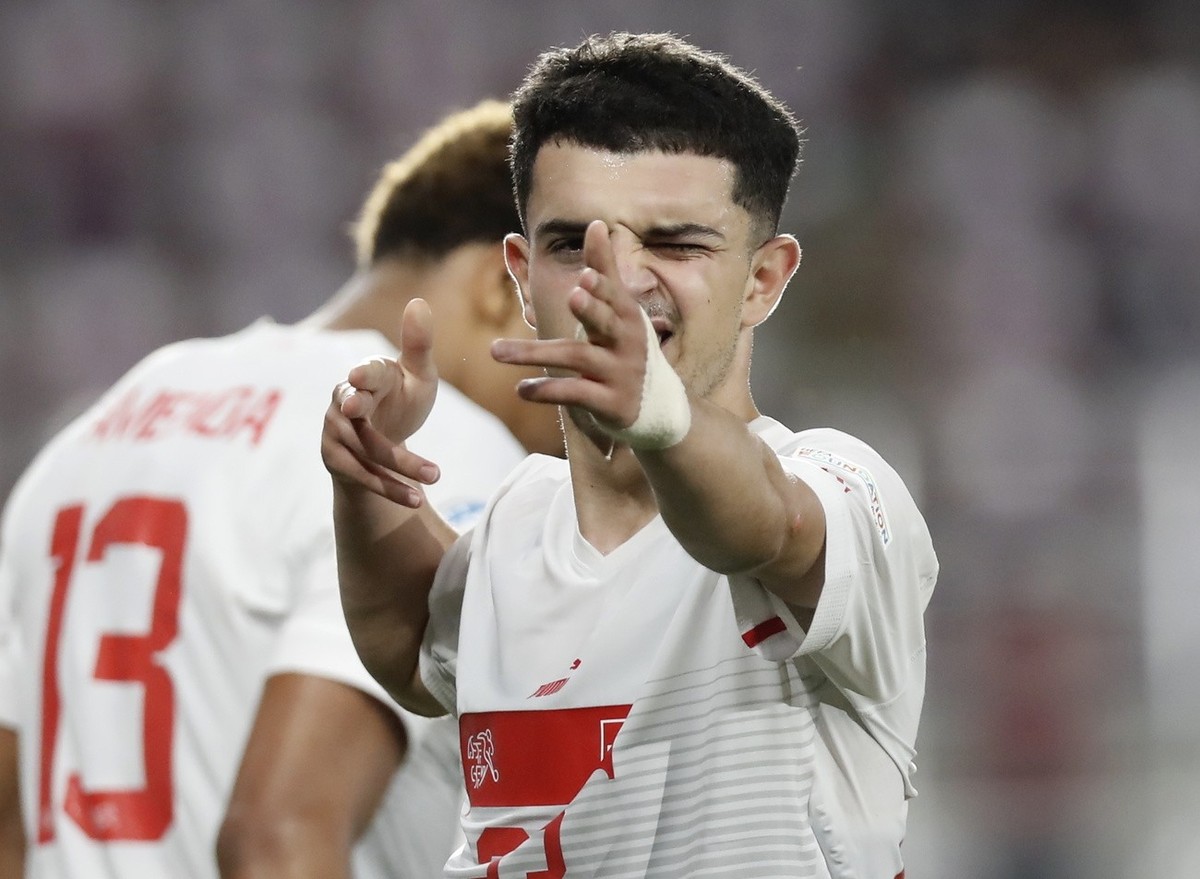 Zeki Amdouni, attaquant du FC Bâle et de la Nati, va s'engager avec Burnley, club de première division anglaise. Un transfert qui va rapporter une jolie somme au FCB.