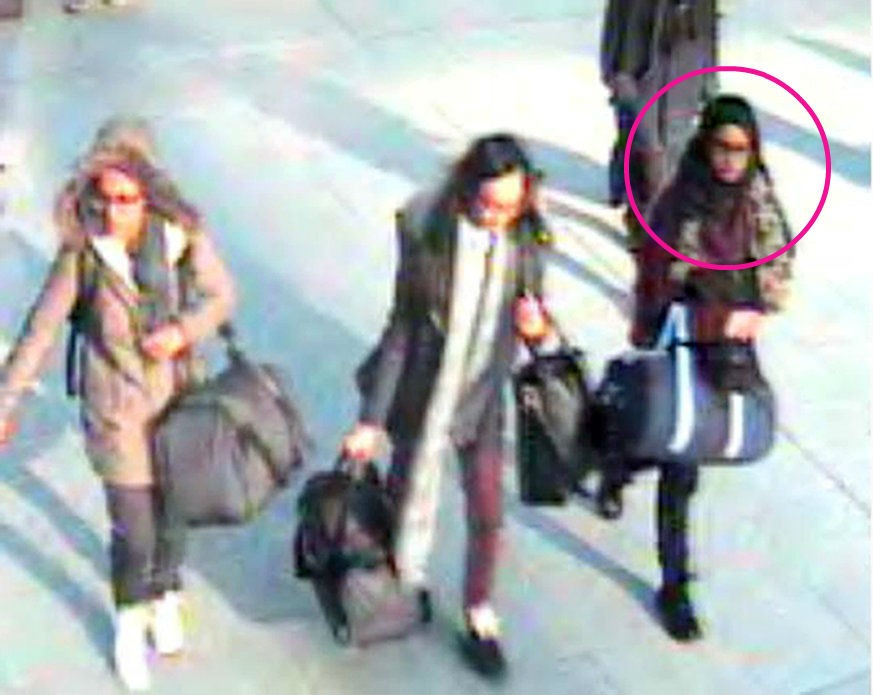 Amira Abase, Kadiza Sultana und Shamima Begum (v.l.) am Flughafen Gatwick in London im Februar 2015.
