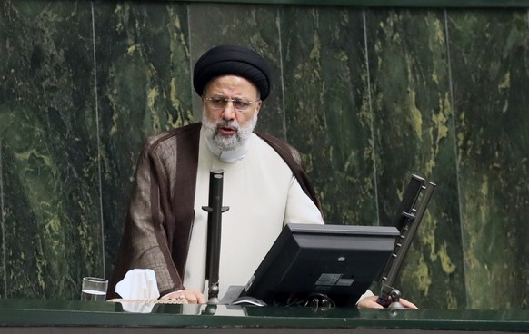 epa10222334 Iranian president Ebrahim Raisi (L) speaks during a parliament session at the Islamic Consultative Assembly in Tehran, Iran, 04 October 2022. On 03 October, the Iranian supreme leader Ayat ...