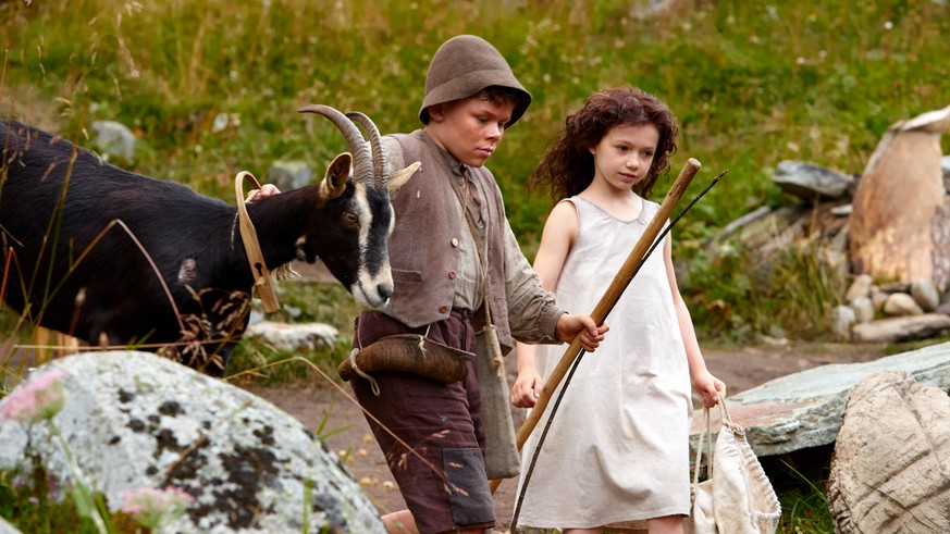 Made in Switzerland:&nbsp;Heidi (Anuk Steffen) und Geissenpeter (Quirin Agrippi) mit einer Geiss auf der Alp.