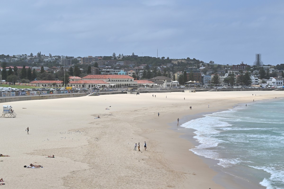 epa12593133 A general view of Bondi Beach in Sydney, Australia, 15 December 2025. Australia is in mourning after gunmen opened fire on Bondi Beach, killing at least 15 people in an attack against the  ...