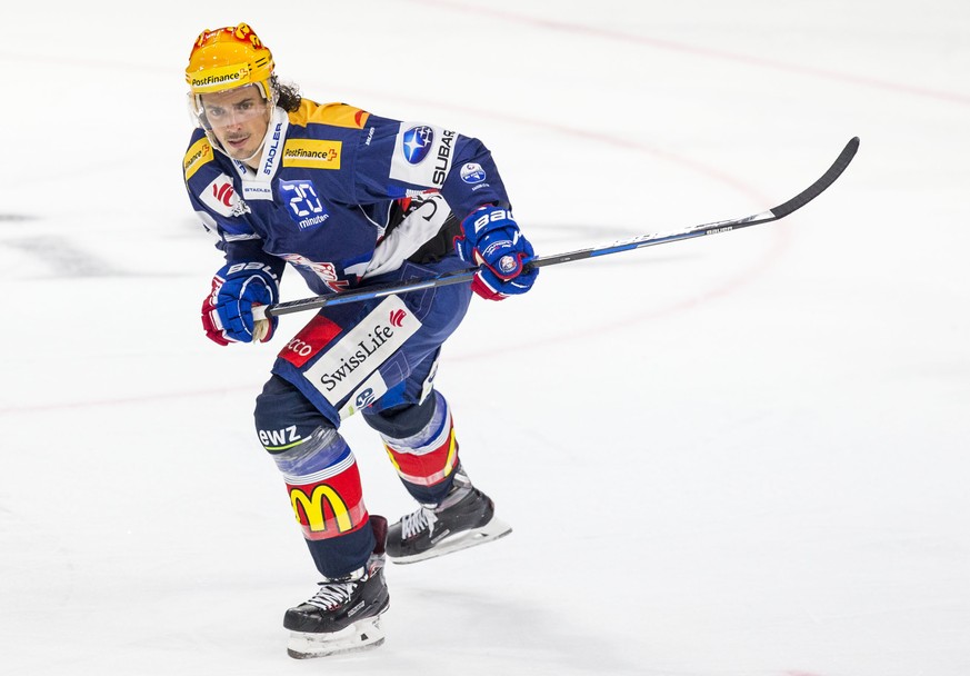 ZSC Lions Stuermer Roman Wick waehrend dem Eishockey-Meisterschaftsspiel der National League zwischen den ZSC Lions und dem EHC Kloten am Samstag, 9. September 2017, im Hallenstadion in Zuerich. (PPR/ ...