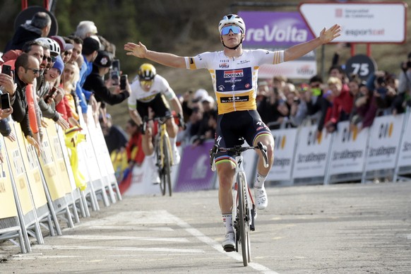 epa10537122 Belgian rider Remco Evenepoel from Soudal Quick Step team wins the third stage of the 102nd Volta a Catalunya cycling race, over 180.6km from Olost to La Molina, Catalonia, northeast Spain ...