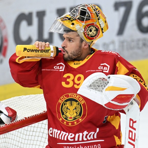 Tigers Goalie Luca Boltshauser, beim Eishockey-Qualifikationsspiel der National League, zwischen den SCL Tigers und den SC Rapperswil-Jona Lakers, am Freitag 15. November 2024, in der Emmental Versich ...