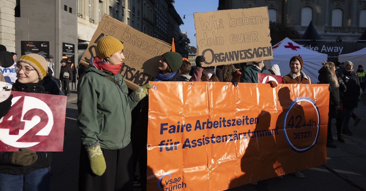 Gesundheitspersonal-demonstriert-in-Bern-f-r-starke-Pflege