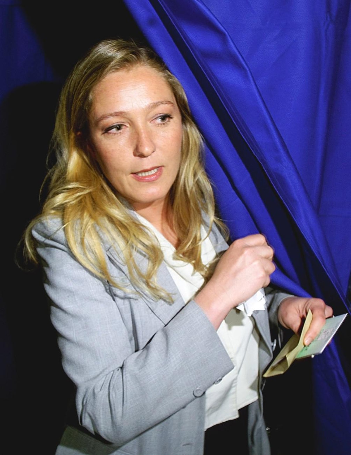 Marine Le Pen, en juin 2002. Elle s'est fait connaître en jouant un rôle actif dans la campagne présidentielle de son père.