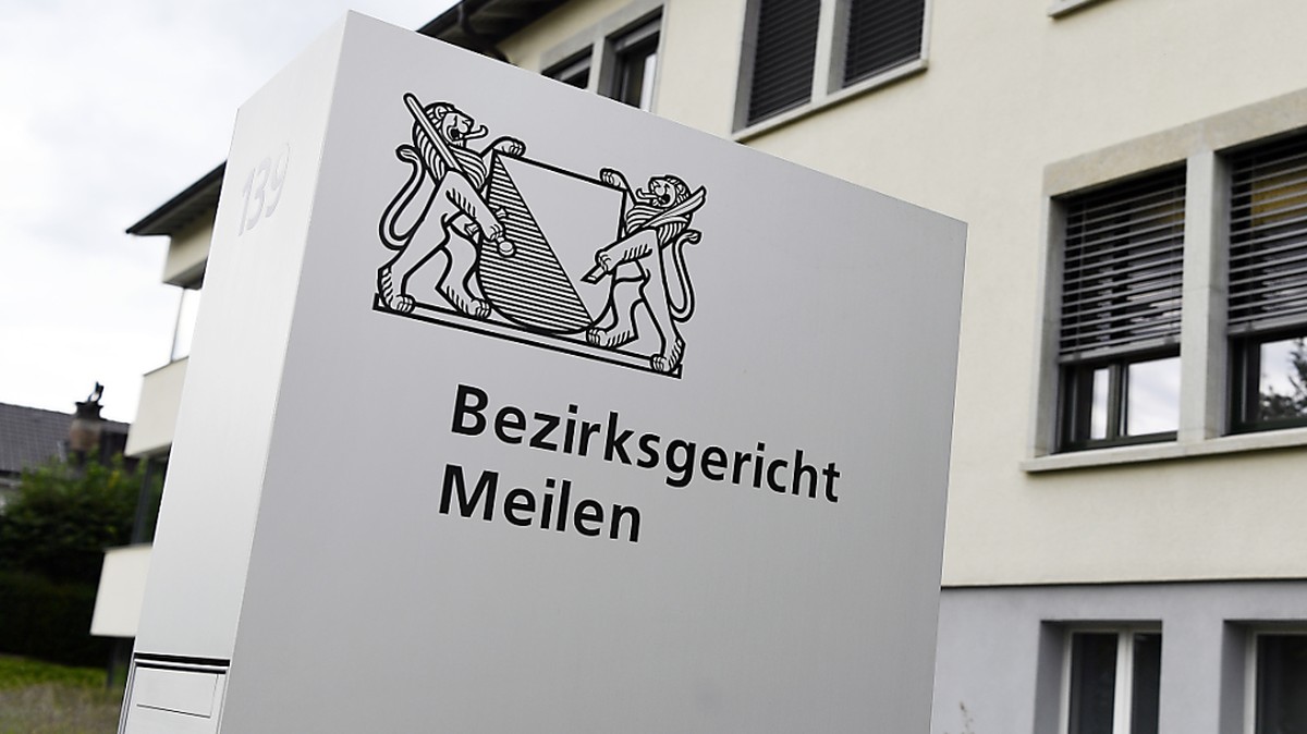 Zwei Jungen und ein M