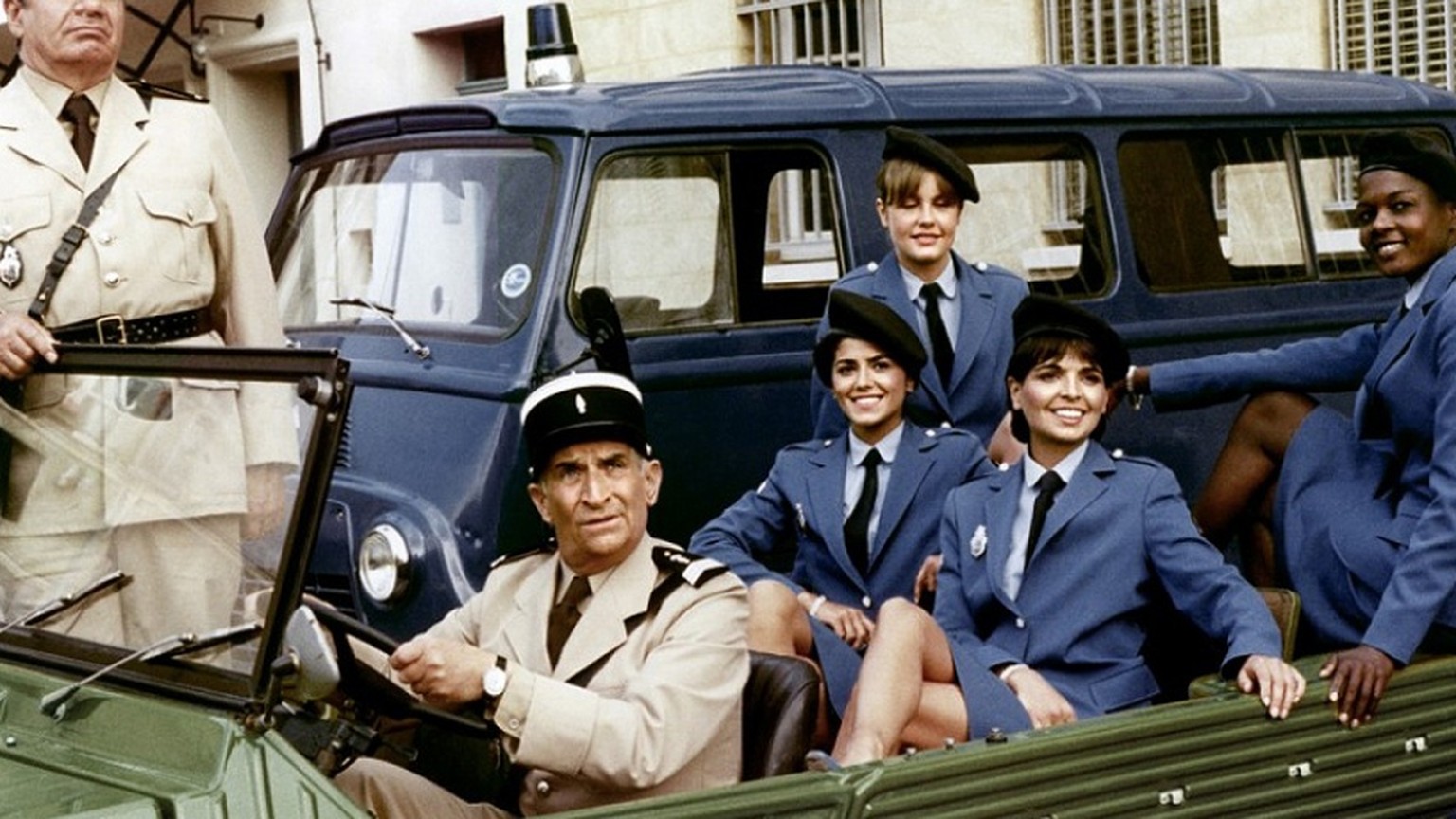 Le gendarme et les gendarmettes
louis de funes comedy frankreich film citroen mehari https://www.spotern.com/en/spot/movie/the-gendarme-and-the-gendarmettes/1760/la-mehari-de-louis-de-funes-dans-le-ge ...