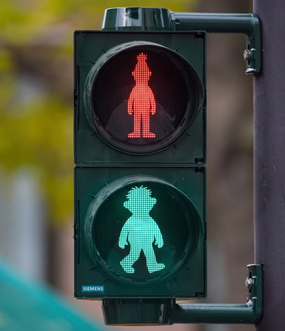 Ampeln f鯝 die Sesamstraﾟe am 13.01.2026 in Hamburg Ernie und Bert werden zu Ampelm舅nchen. Die Fuﾟg舅gerampeln Nahe der Hamburger NDR Standorte bekommen ein entsprechendes Sesamstraﾟen-Makeover. Ab sofo ...