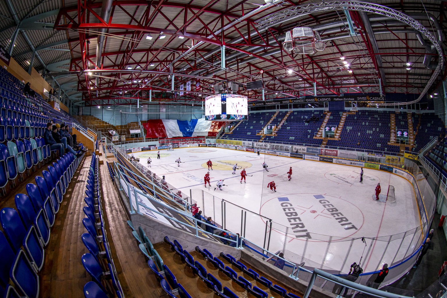 Ueberblick waehrend dem Geister-Eishockey-Meisterschaftsspiel der National League zwischen den SC Rapperswil-Jona Lakers und dem HC Lugano am Freitag, 28. Februar 2020, in Rapperswil. (KEYSTONE/Patric ...