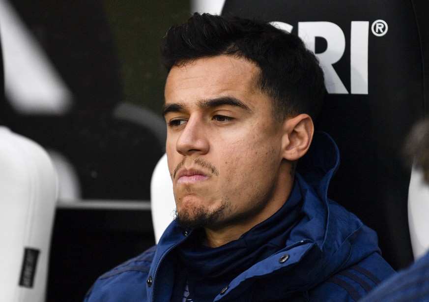 Bayern&#039;s Philippe Coutinho sits on the bench during the German Bundesliga soccer match between Borussia Moenchengladbach and Bayern Munich at the Borussia Park in Moenchengladbach, Germany, Satur ...