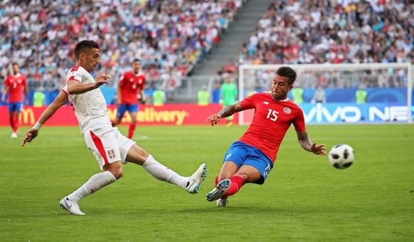 epa06815416 Dusan Tadic (L) of Serbia in action against Francisco Calvo (R) of Costa Rica during the FIFA World Cup 2018 group E preliminary round soccer match between Costa Rica and Serbia in Samara, ...