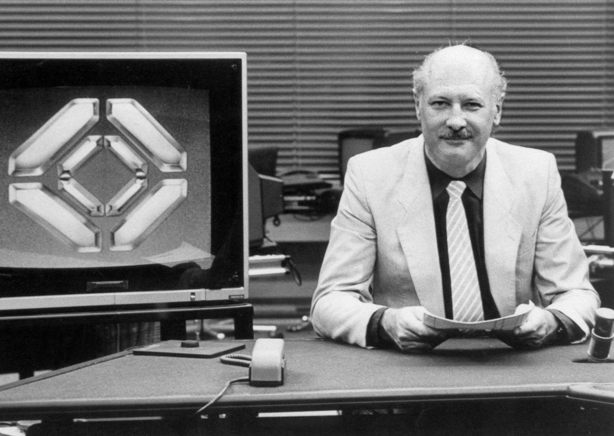 Erich Gysling, Fernsehjournalist, langjaehriger Leiter von 'Rundschau' und 'Tagesschau' und von 1985 bis 1990 Chefredaktor von SF DRS, aufgenommen am 26. August 1987 im Studio von  ...