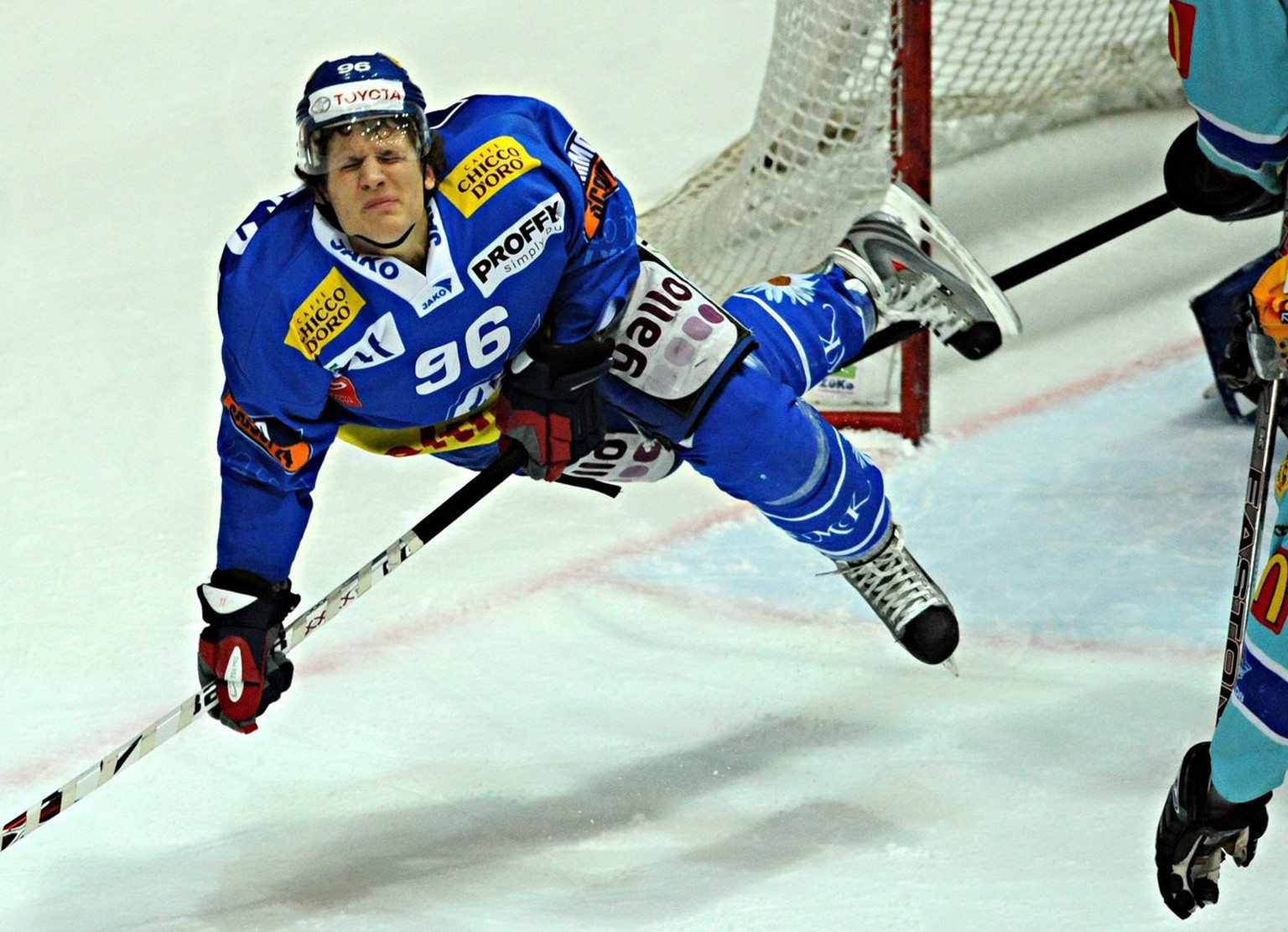 Der Klotener &quot;Flieger&quot; Damien Brunner, im Spiel der Eishockey National League A der Kloten Flyers gegen die SC Rapperswil- Jona Lakers, 16. Februar 2008, in Kloten. (KEYSTONE/PHOTOPRESS/Gabi ...