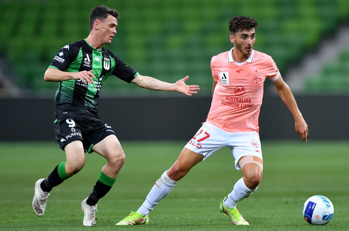 ALEAGUE WESTERN UNITED ADELAIDE, Josh Cavallo of Adelaide United during the A-League match between Western United and Adelaide United at AAMI Park, Melbourne, Friday, December 17, 2021. ACHTUNG: NUR R ...