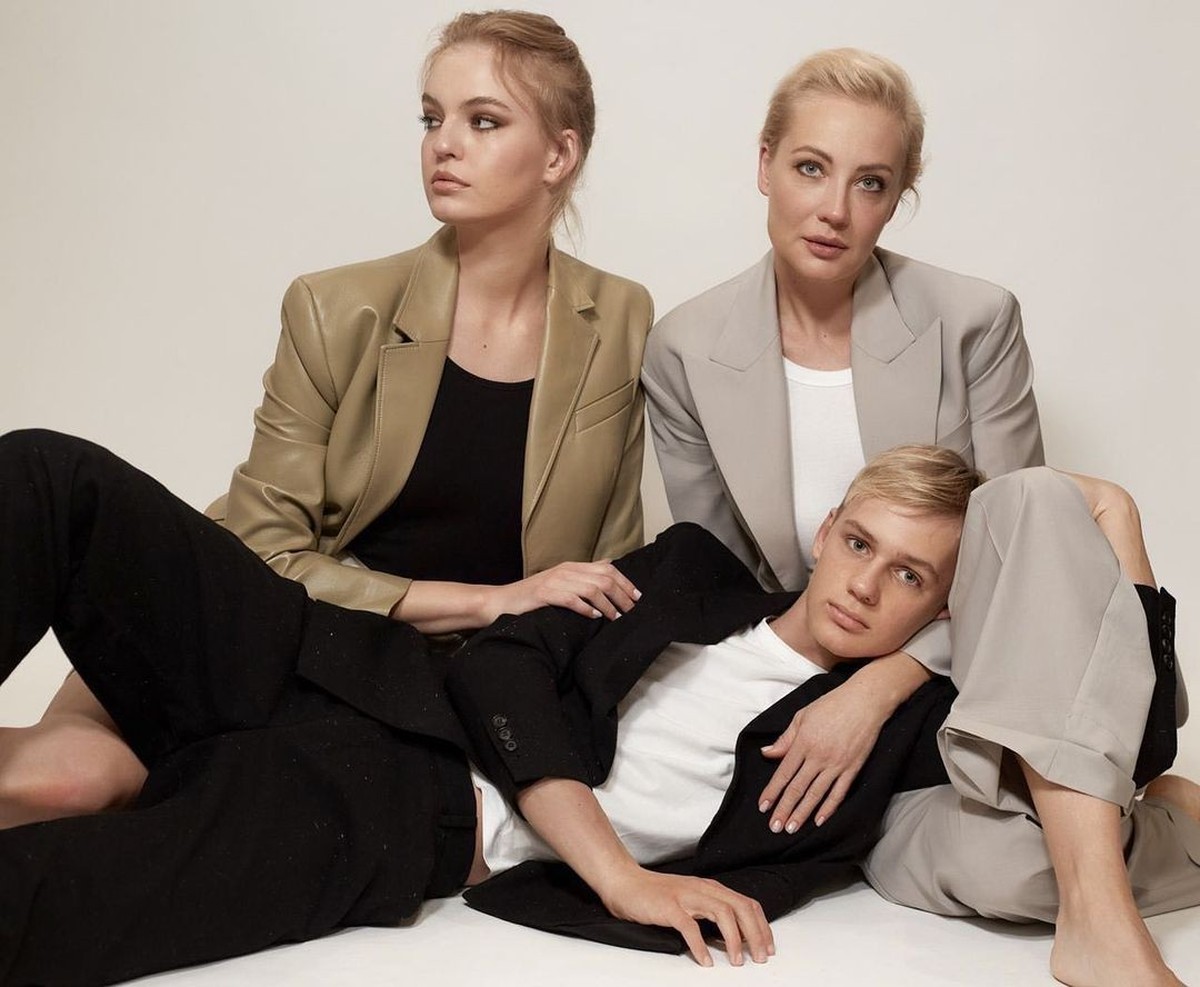 Ioulia, Dasha et Zakhar Nalvany.