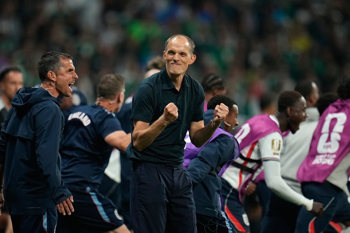 England head coach Thomas Tuchel celebrates after the World Cup round of 16 soccer match between Mexico and England in Mexico City, Sunday, July 5, 2026. (AP Photo/Ricardo Mazalan)
Mexico England WCup ...
